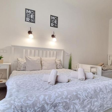 Finnem Rentals Zikova ปราก ภายนอก รูปภาพ