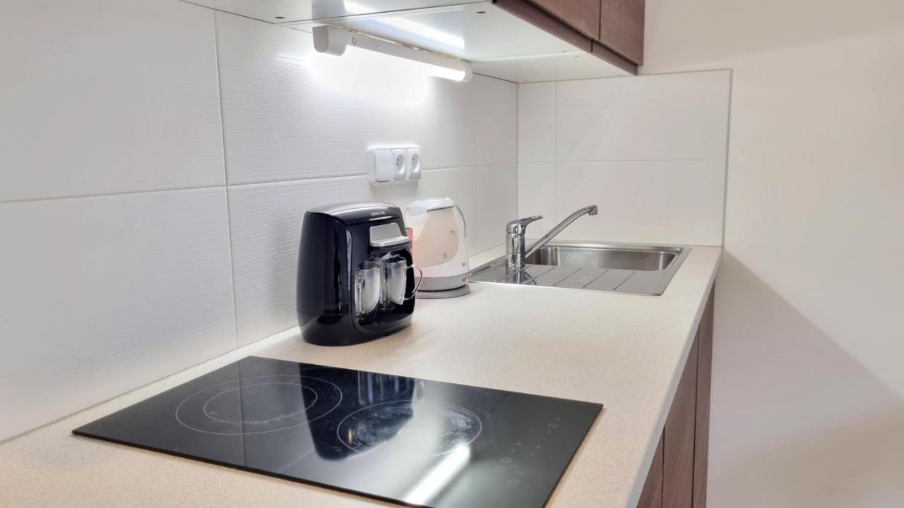 Finnem Rentals Zikova ปราก ภายนอก รูปภาพ